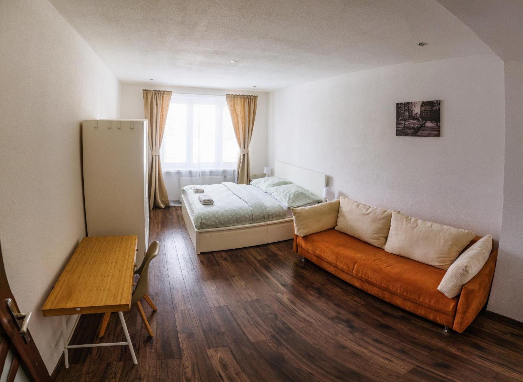 Milde'S Apartment Near The City Center - Hospodarska Street Trnava Eksteriør billede